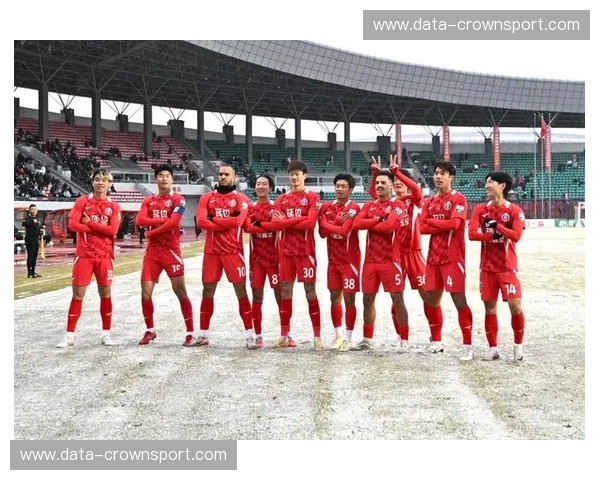 足球快讯：新赛季战况激烈，球迷们的狂欢盛宴